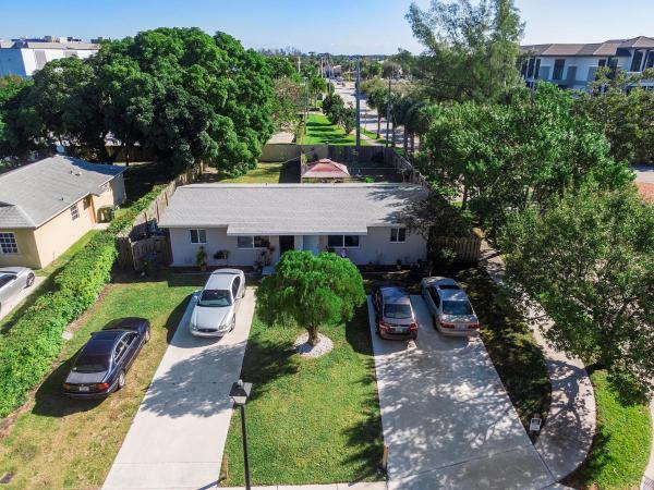 Lincoln Court, 1400 NE 2nd Ct, Boca Raton, Florida 33432, image 3