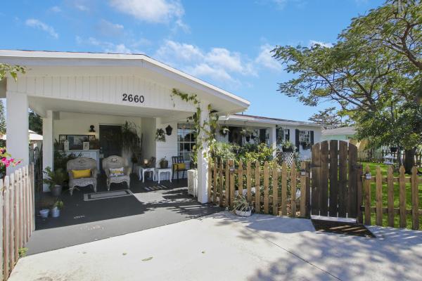 Cresthaven Of Palm Beach, 2660 S Haverhill Rd, West Palm Beach, Florida 33415, image 2