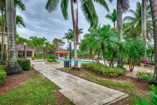 Emerald Isle At Laguna Lakes, 4021 San Marino Blvd #302, West Palm Beach, Florida 33409, image 1