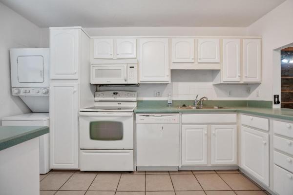 The Colonnades, 1223 Bayshore Dr #102, Fort Pierce, Florida 34949, image 3