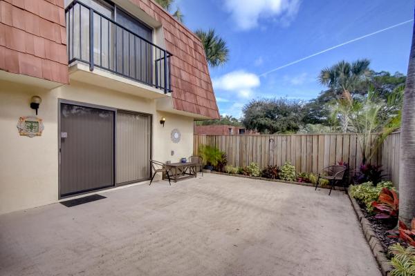 Sandalwood At Boynton Beach, 403 Live Oak Ln, Boynton Beach, Florida 33436, image 2