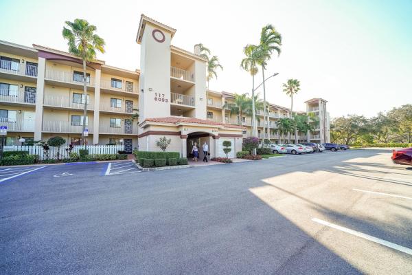 Huntington Pointe, 6093 Pointe Regal Cir #408, Delray Beach, Florida 33484, image 2