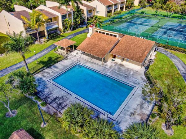 Woodbridge Lakes, 1627 Woodbridge Lakes Cir, West Palm Beach, Florida 33406, image 3