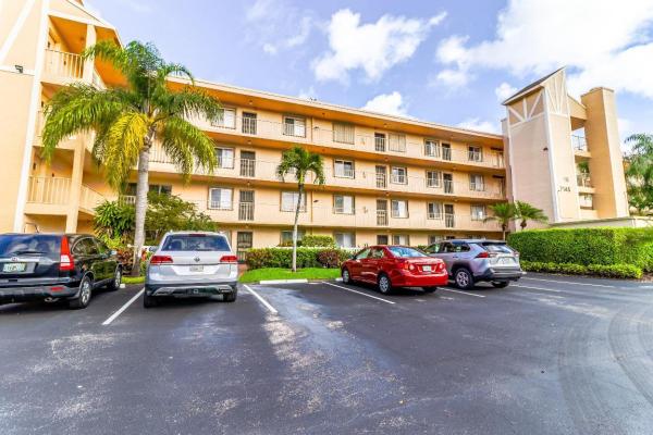 Huntington Lakes 2, 7145 Huntington Ln #201, Delray Beach, Florida 33446, image 1