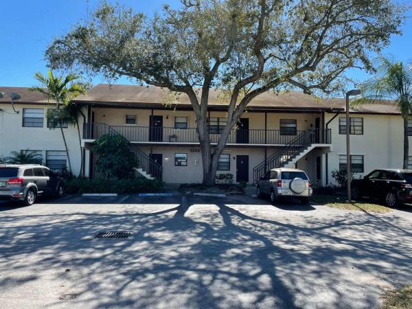 Fountainview, 3273 Kirk Rd #7, Lake Worth, Florida 33461, image 2