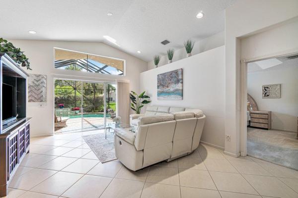 Valencia Isles, 7302 Kahana Dr, Boynton Beach, Florida 33437, image 2