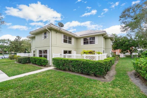 Stamford At The Villages Of Palm Beach Lakes, 1942 Stratford Way, West Palm Beach, Florida 33409, image 2