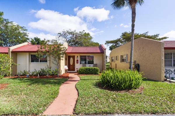 Golden Lakes Village, 318 Lake Evelyn Dr, West Palm Beach, Florida 33411, image 2