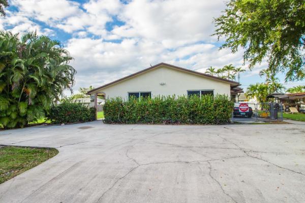 Knotty Pine Acres, 4793 Elmhurst Rd, West Palm Beach, Florida 33417, image 3