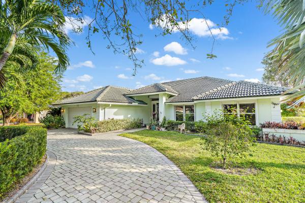 Southeast Landing Place, 9726 SE Landing Pl, Tequesta, Florida 33469, image 1