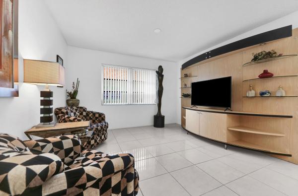 Huntington Pointe, 6371 Mill Pointe Cir, Delray Beach, Florida 33484, image 3
