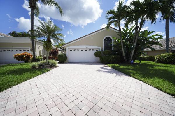 Cambridge At Wycliffe, 4710 Carlton Golf Dr, Lake Worth, Florida 33449, image 3
