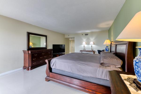 Parliament East, 2427 Presidential Way #704, West Palm Beach, Florida 33401, image 2