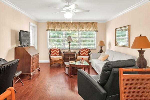 1516 S Lakeside Dr #208, Florida 33460, image 1