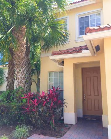 The Isles At Oakland Park, 3164 NW 33rd St, Oakland Park, Florida 33309, image 1
