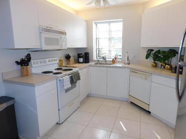 Illustre Village, 5154 Floria Dr #F, Boynton Beach, Florida 33437, image 2