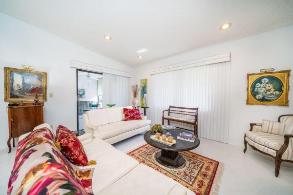 Huntington Pointe, 6164 Kings Gate Cir, Delray Beach, Florida 33484, image 2