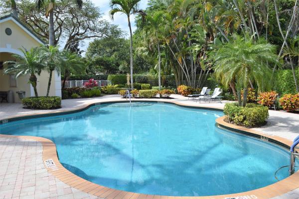 The Palms, 117 Palm Point Cir #C, Palm Beach Gardens, Florida 33418, image 2