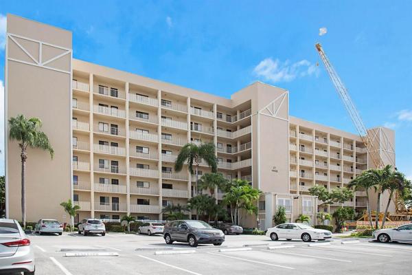 Huntington Lakes 3, 14426 Amberly Ln #402, Delray Beach, Florida 33446, image 2
