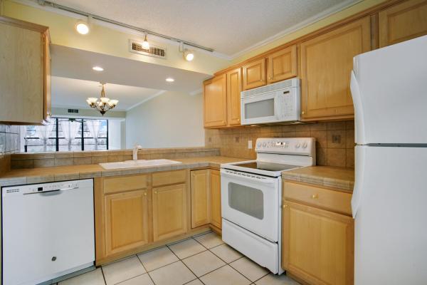 Whitehall, 3640 Whitehall Dr #103, West Palm Beach, Florida 33401, image 2