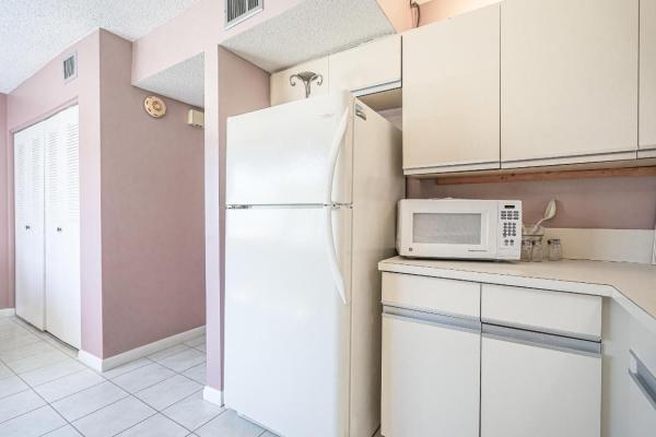 Fairway Park At Indian Spring, 5715 Fairway Park Dr #204, Boynton Beach, Florida 33437, image 1