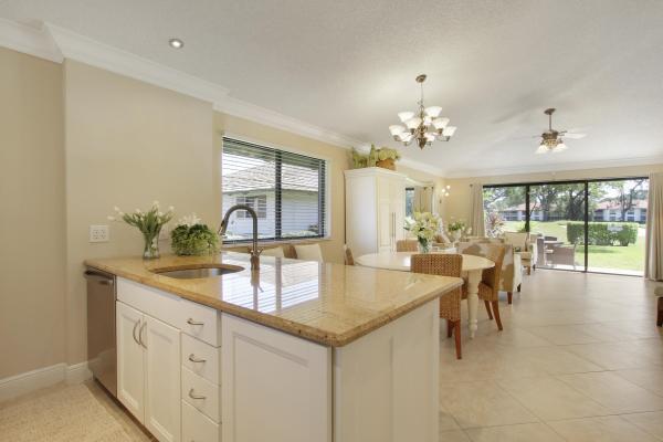 Club Cottages, 819 Club Dr, Palm Beach Gardens, Florida 33418, image 2