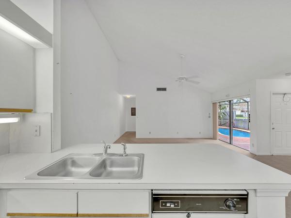 Barrwood, 8919 Thumbwood Cir #B, Boynton Beach, Florida 33436, image 2