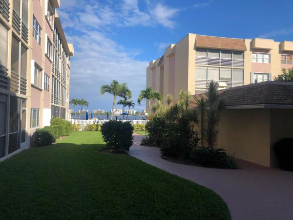 1502 S Lakeside Dr #308, Florida 33460, image 1