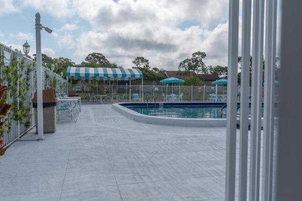 Pine Ridge North 3, 715 Sunny Pine Way #B1, Greenacres, Florida 33415, image 2