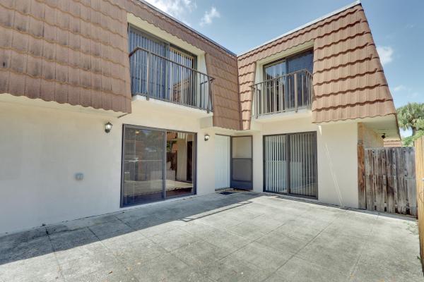 Village Of Sandalwood Lakes North, 218 Charter Way, West Palm Beach, Florida 33407, image 2