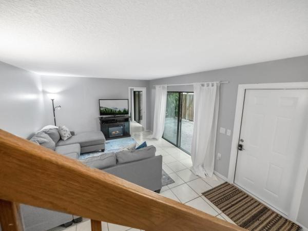 Garden Lakes, 713 7th Ln, Palm Beach Gardens, Florida 33418, image 2