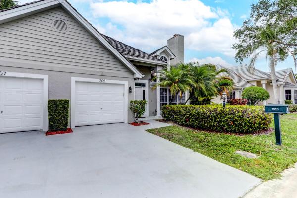 Preston Courts, 205 Woodsmuir Ct, Palm Beach Gardens, Florida 33418, image 2
