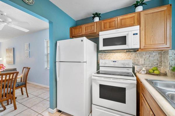 Snug Harbor Gardens, 646 Snug Harbor Dr #H107, Boynton Beach, Florida 33435, image 2