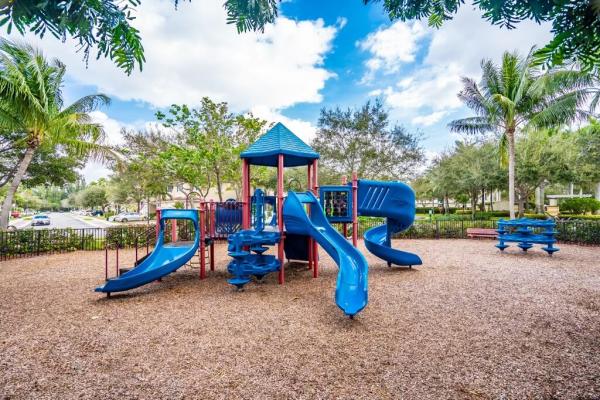 Parkside Square, 2879 S Oasis Dr, Boynton Beach, Florida 33426, image 1