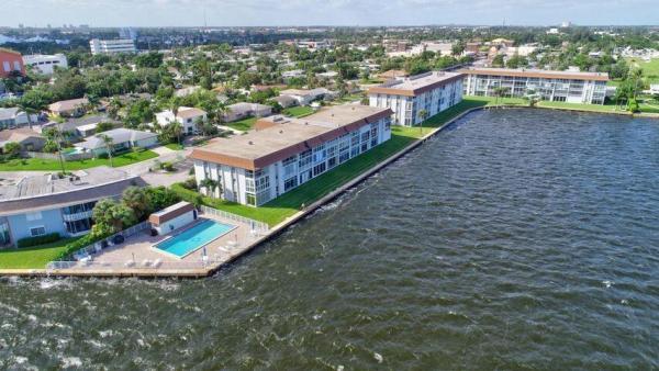Wilshire North, 2936 Lake Shore Dr #308, Riviera Beach, Florida 33404, image 2