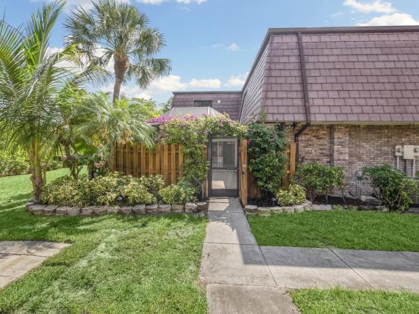 Courtyards, 7616 Courtyard Run W, Boca Raton, Florida 33433, image 1
