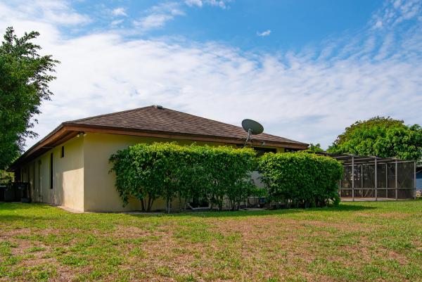 Lakeside Shores, 12775 Guilford Cir, Wellington, Florida 33414, image 3