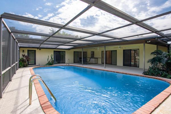 Lakeside Shores, 12775 Guilford Cir, Wellington, Florida 33414, image 2