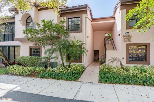 Alexandra Village, 5450 Verona Dr #P, Boynton Beach, Florida 33437, image 1