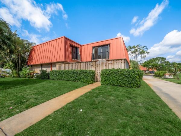Sandalwood At Meridian Park, 3195 N Meridian Way #D, Palm Beach Gardens, Florida 33410, image 1
