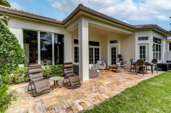Villa Vizcaya, 334 Vizcaya Dr, Palm Beach Gardens, Florida 33418, image 1