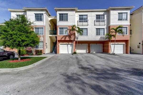 Fiore At The Gardens, 2304 Myrtlewood Cir E, Palm Beach Gardens, Florida 33418, image 2