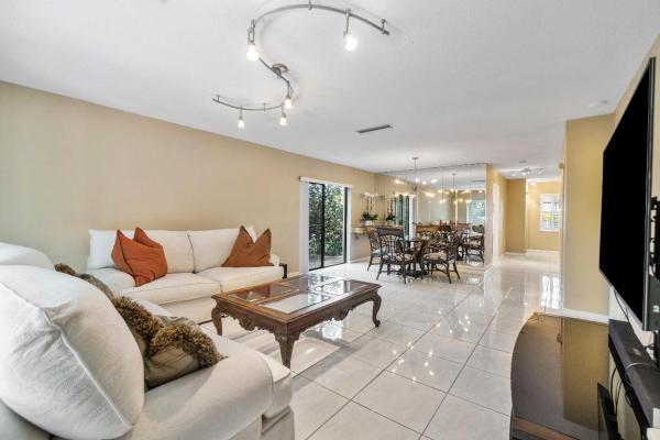 The Vistas Of Boca Lago, 21636 Juego Cir, Boca Raton, Florida 33433, image 2