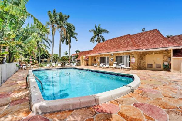 Tamberlane, 5510 Tamberlane Cir #247, Palm Beach Gardens, Florida 33418, image 2