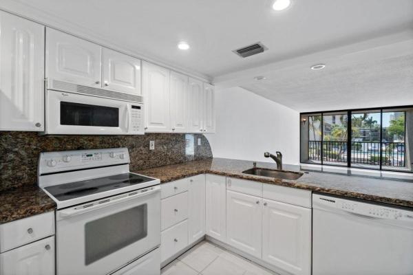 Boca Bayou, 4 Royal Palm Way #2040, Boca Raton, Florida 33432, image 2