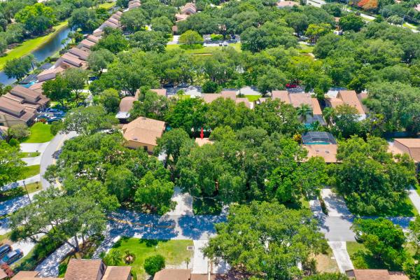 Town Oaks, 1088 Raintree Dr, Palm Beach Gardens, Florida 33410, image 2