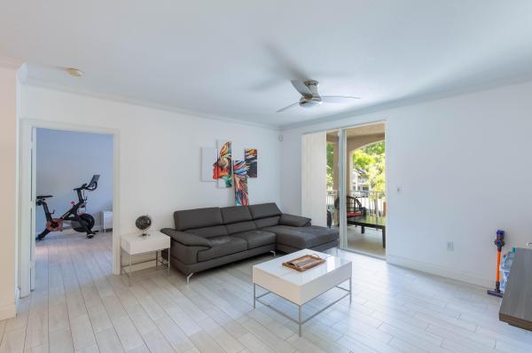 The Villas At Emerald Dunes, 6521 Emerald Dunes Dr #202, West Palm Beach, Florida 33411, image 2