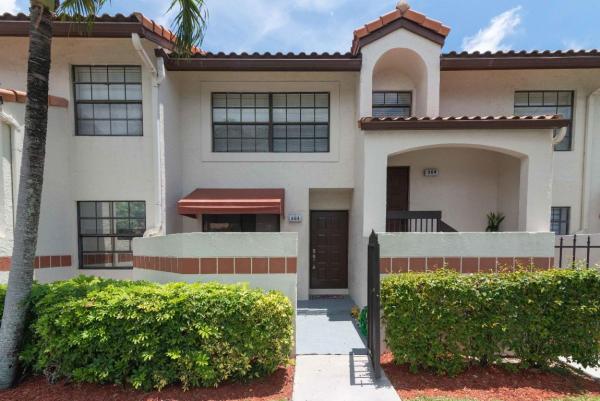 Lincoln Square, 303 Lincoln Ct, Deerfield Beach, Florida 33442, image 1
