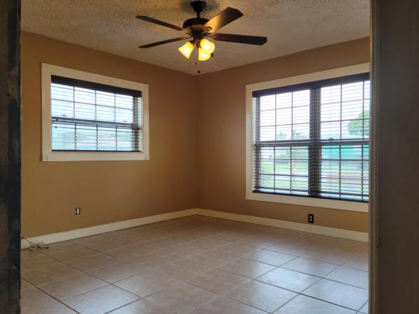 Southern Pines, 2009 Avenue O, Fort Pierce, Florida 34950, image 2