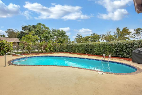 Lone Pine Estates, 2557 Canterbury Dr N, Riviera Beach, Florida 33407, image 2